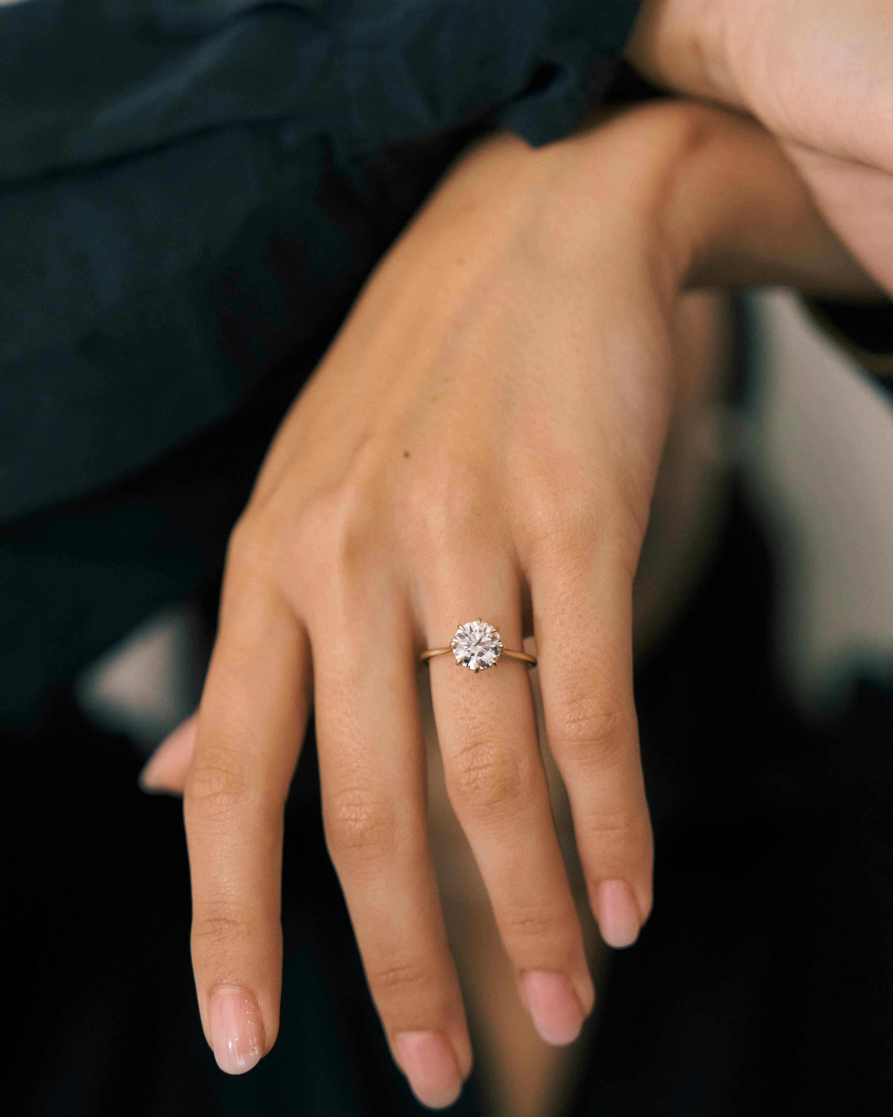 Round Brilliant Cut Eight Claw Engagement Ring