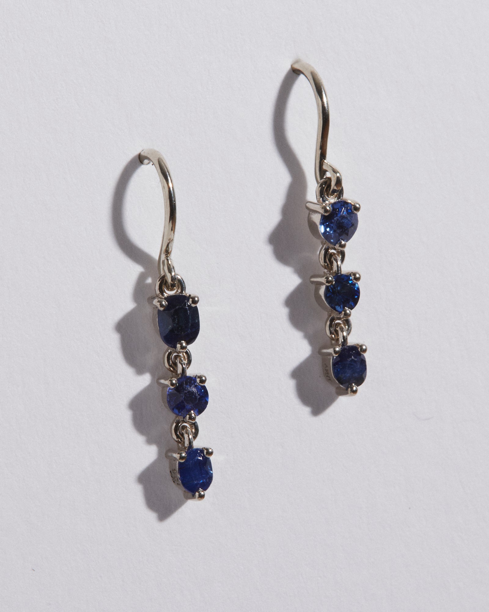 0.70ct Sapphire dangle earrings.