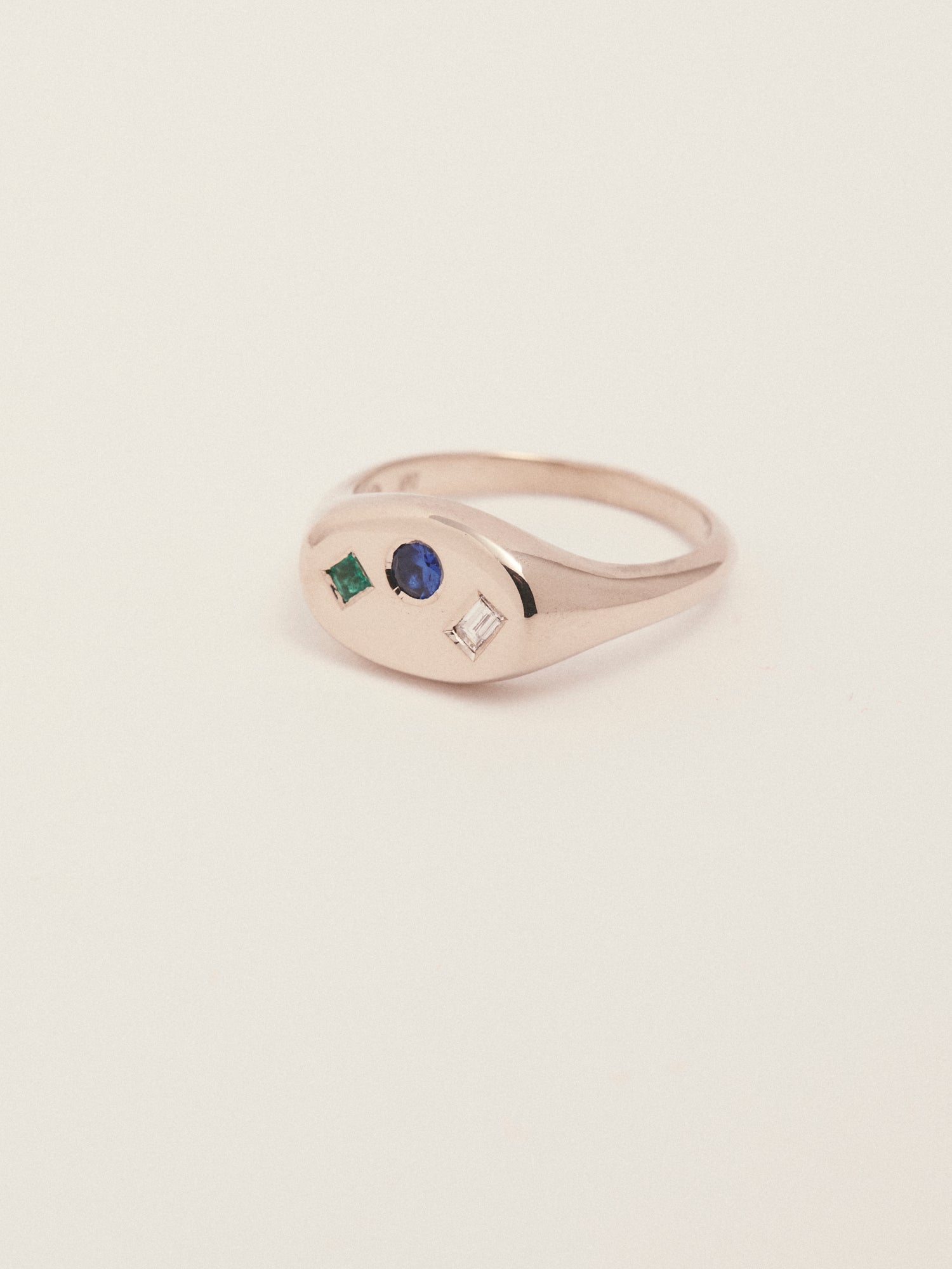 Organic flush set signet ring