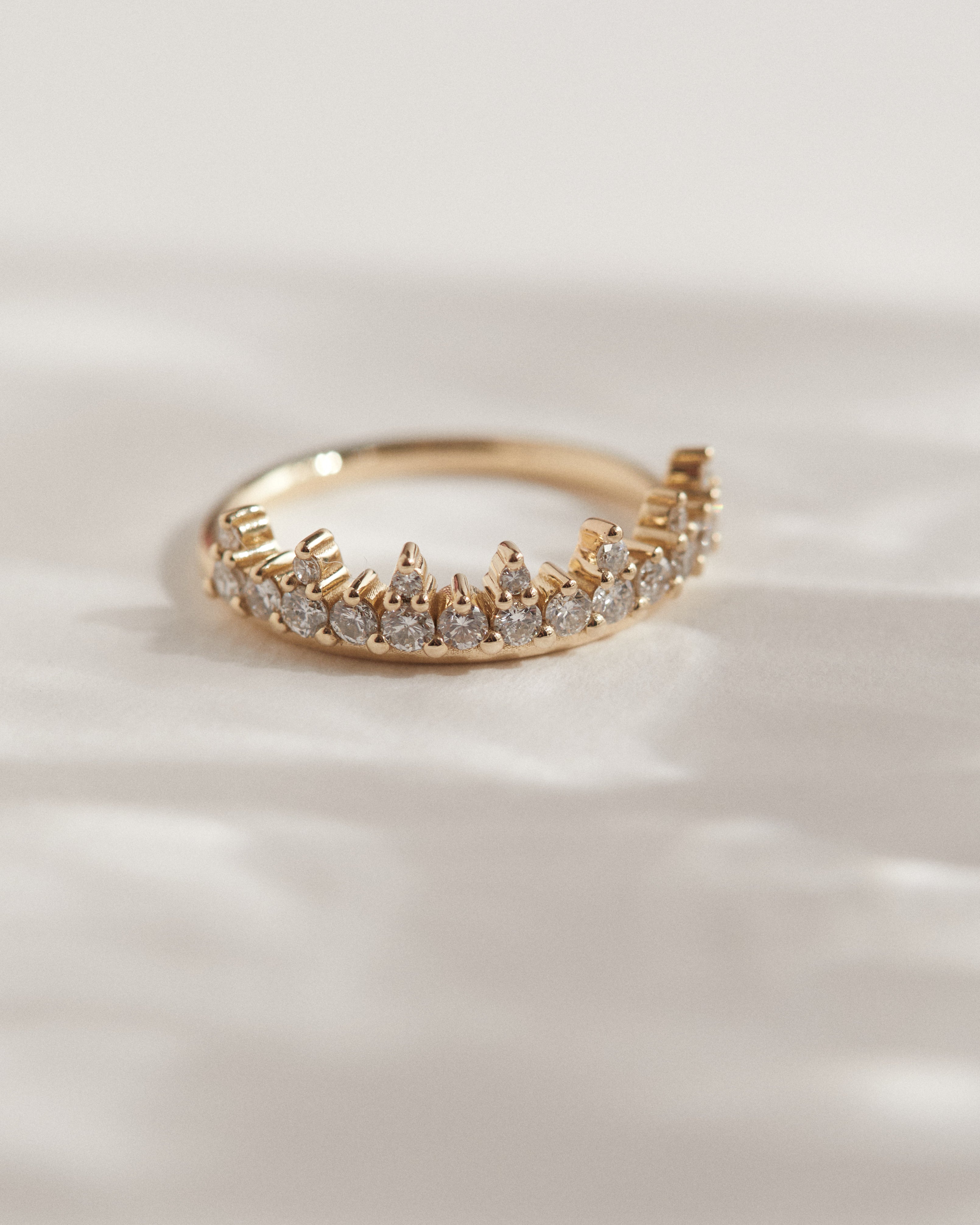 Tiara offset wedding band