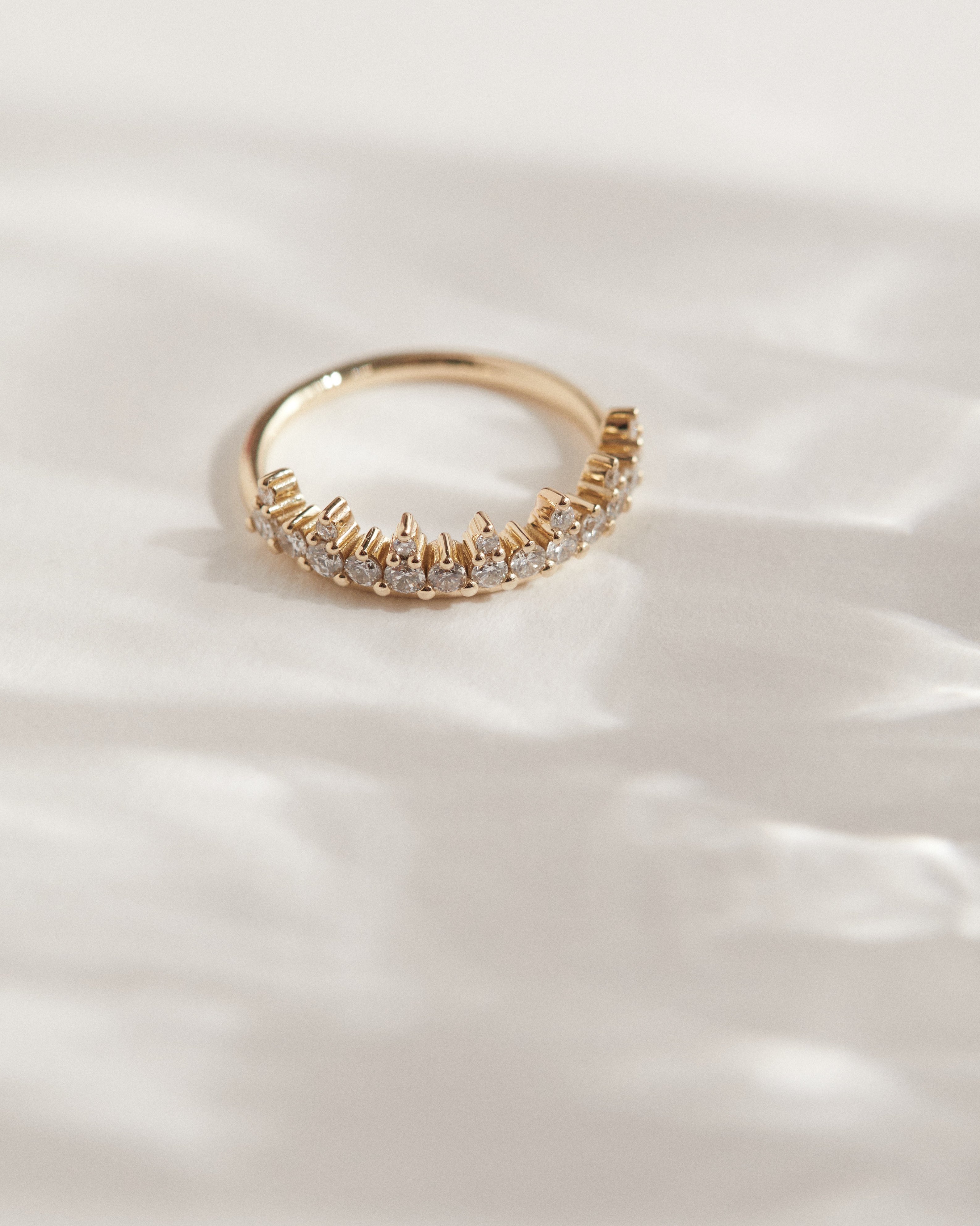 Tiara offset wedding band