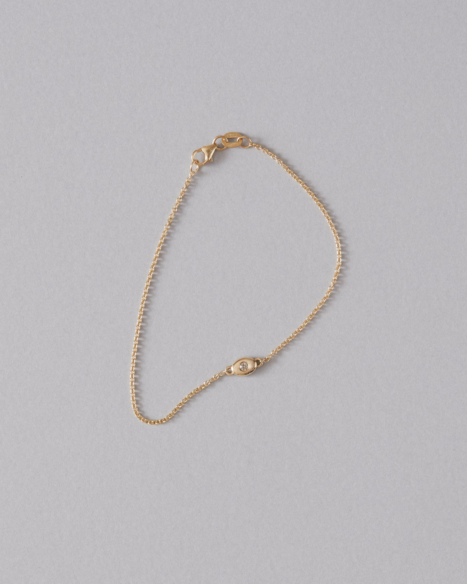 Oval solitaire bracelet