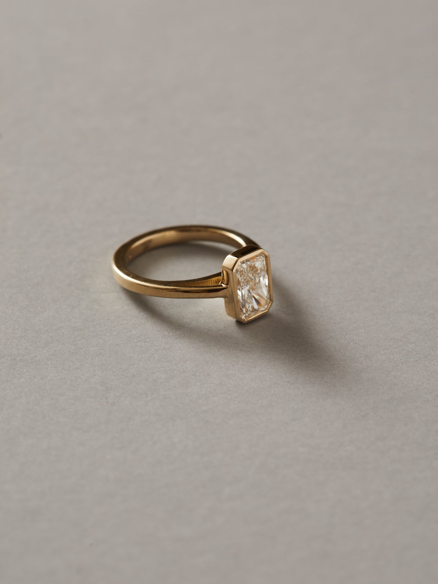 Elongated Radiant Cut Diamond Solitaire