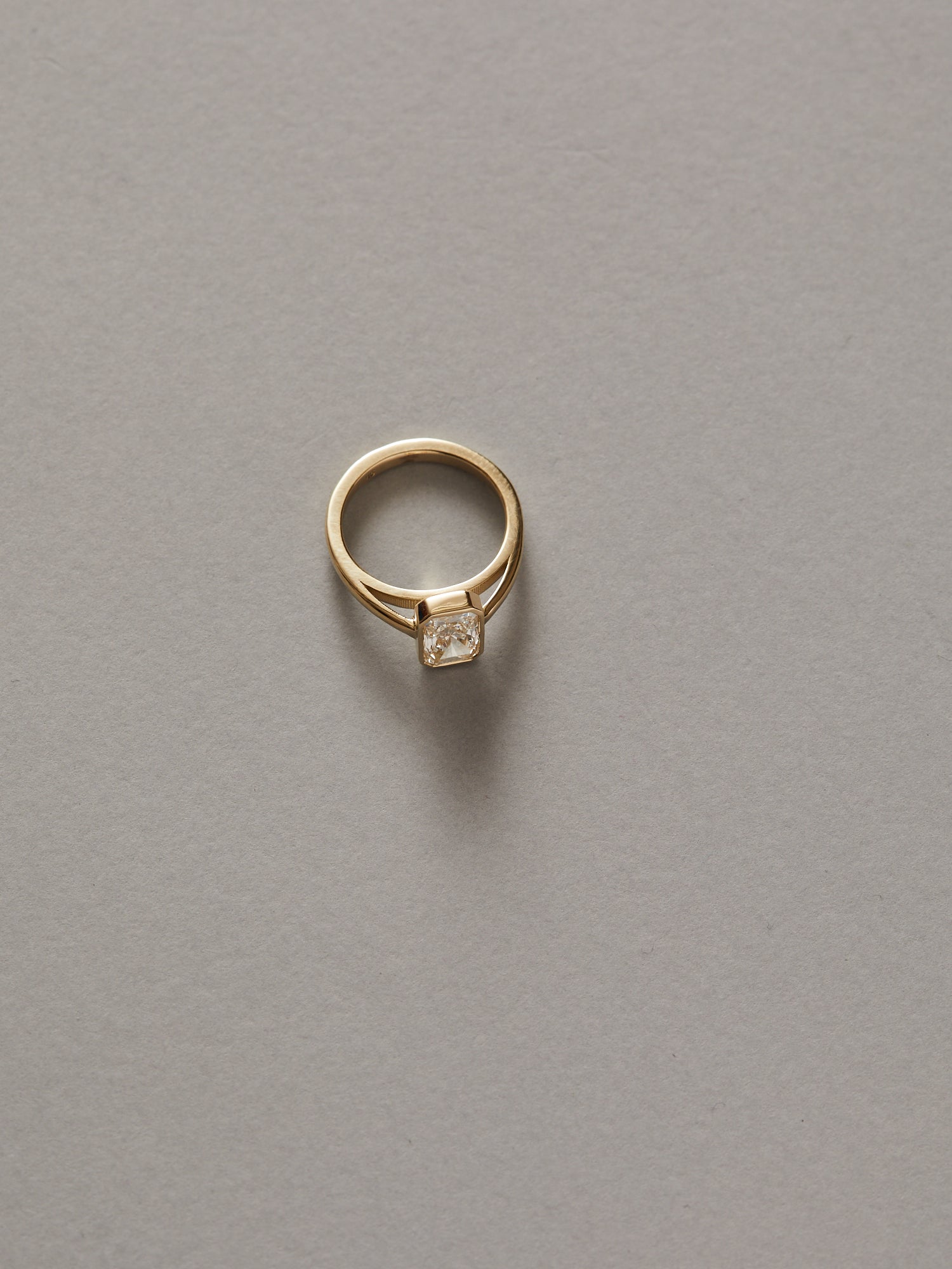 Elongated Radiant Cut Diamond Solitaire