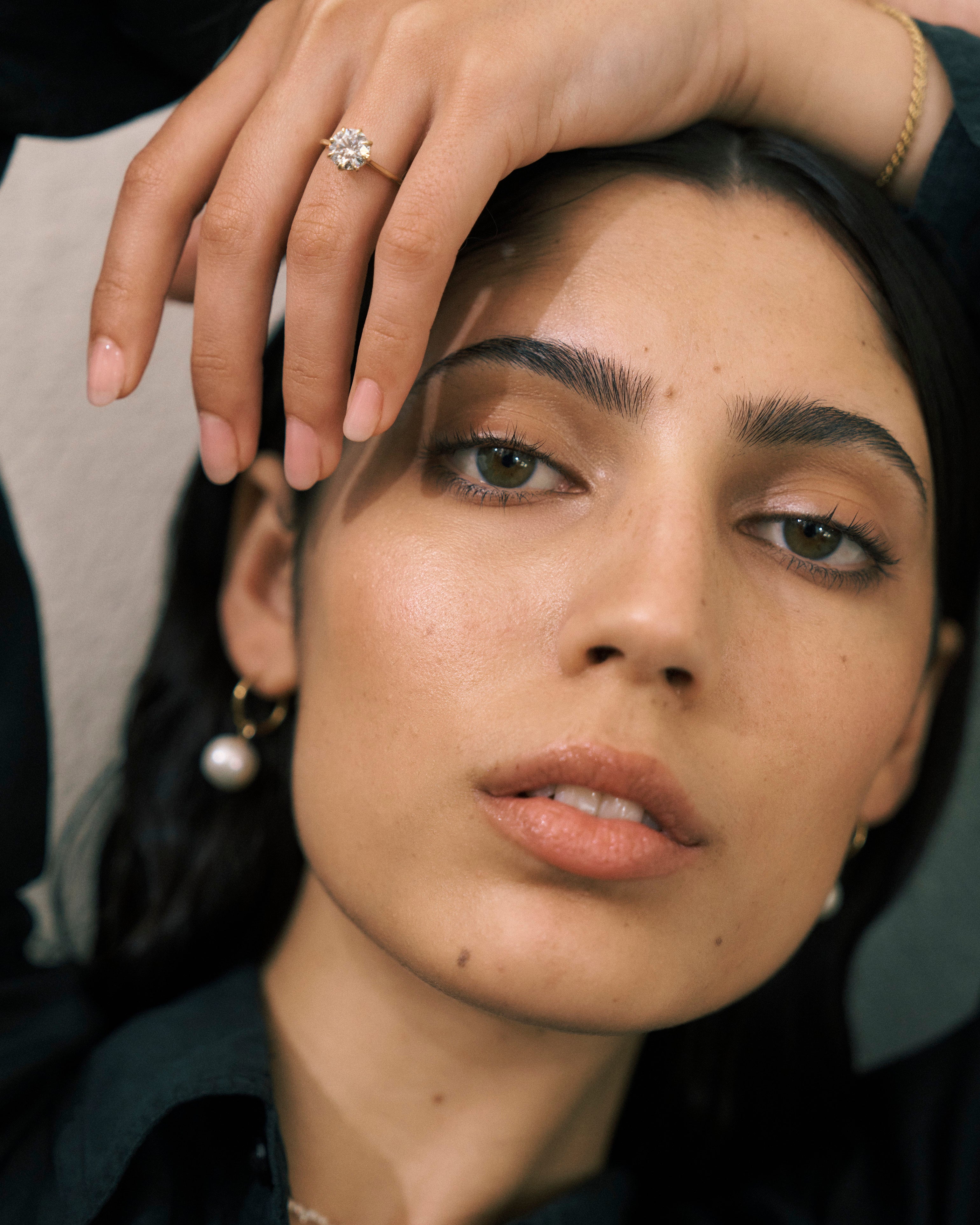 Round Brilliant Cut Eight Claw Engagement Ring