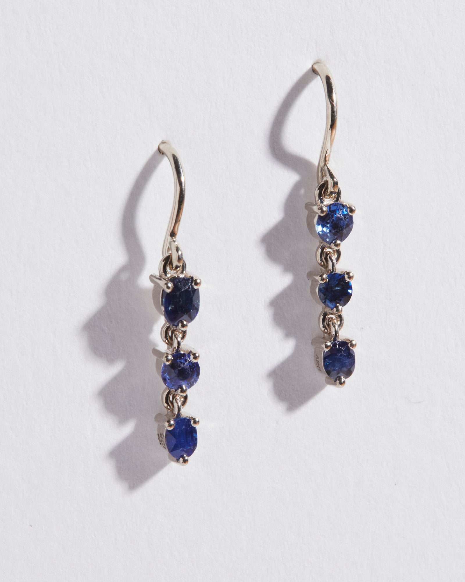0.70ct Sapphire dangle earrings.
