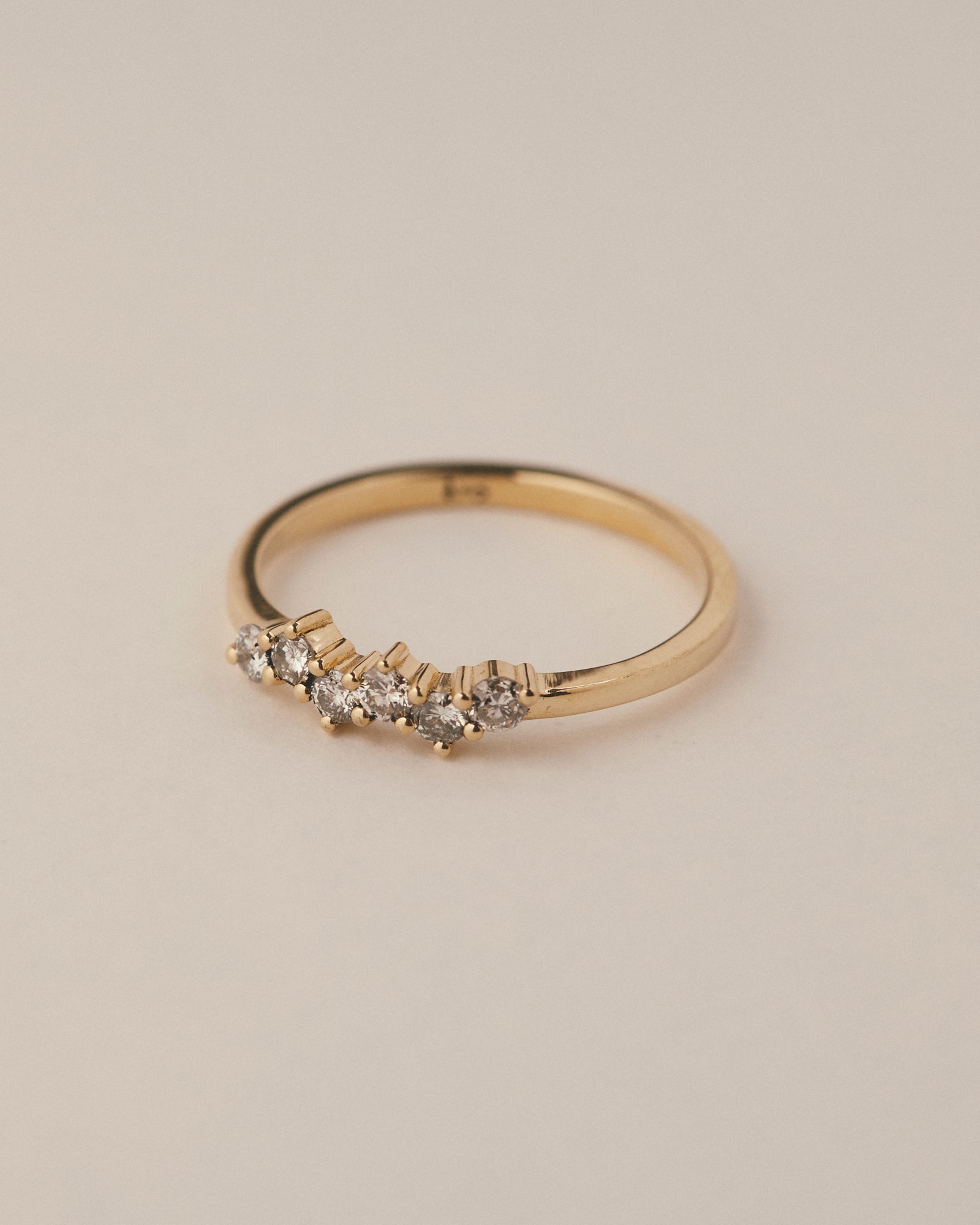 Linear diamond cluster ring
