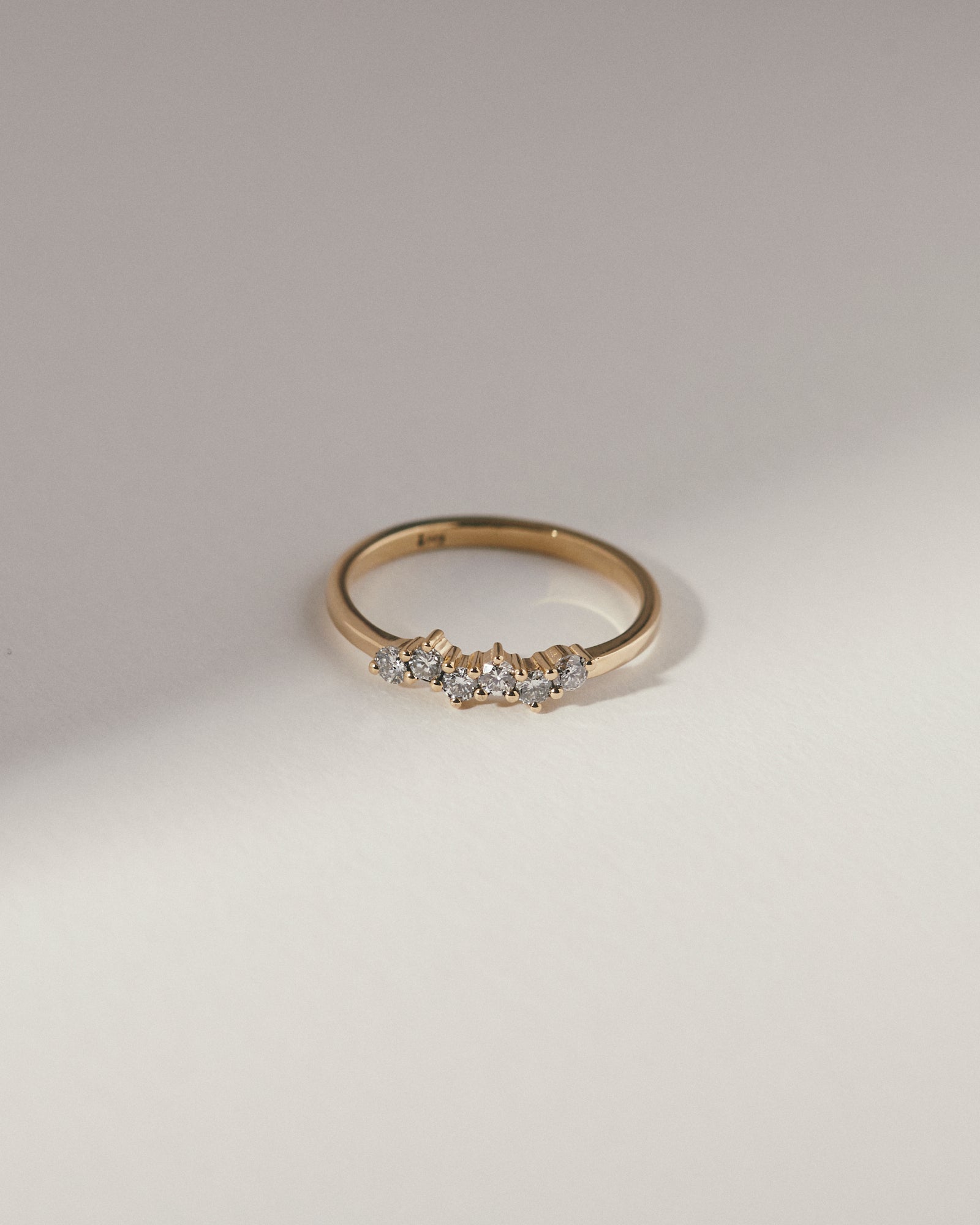 Linear diamond cluster ring