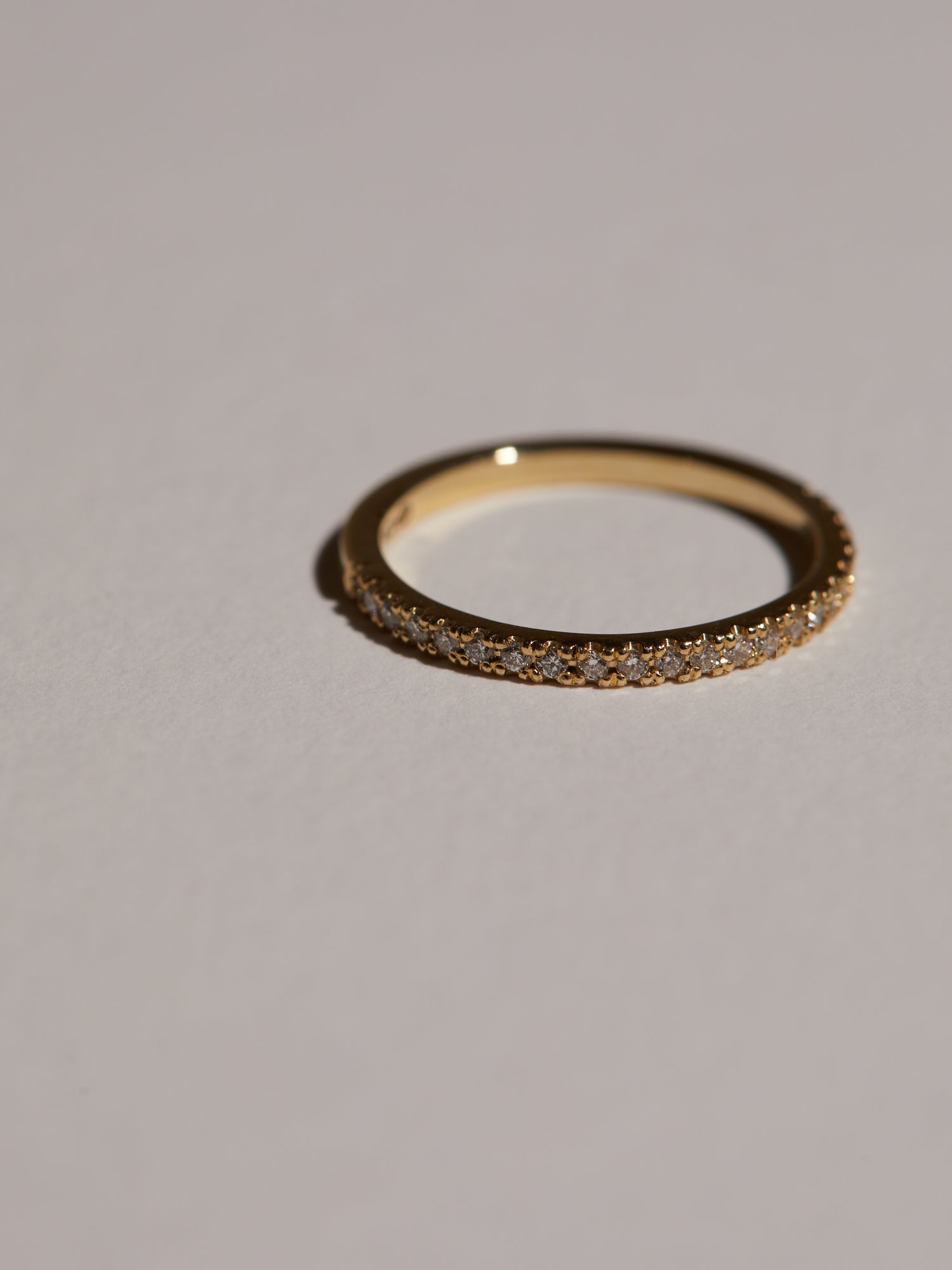 Cut-out claw pavé half eternity
